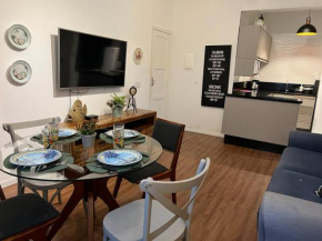 Apartamento Top Central wiffi e ar,100m do Mar com Estacionamento